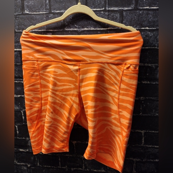 Old Navy Pants - Old Navy active orange leopard 🐆 biker shorts XL